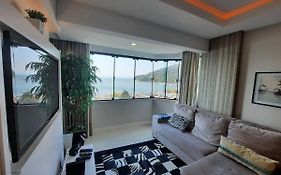 3 Suítes Linda Vista da Orla de BC a 50m da Praia - Somente Familiares